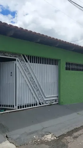 CASA SETOR UNIÃO 3 QUARTOS SENDO 1 SUITE VARANDA PROX A AV T-9 OPORTUNIDADE ÚNICA FINANCIA