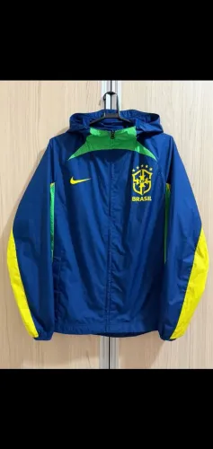Jaqueta Nike Brasil impermeável 2022