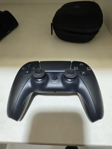 Dualsense midnight preto + Razer charging stand + case 8bitdo