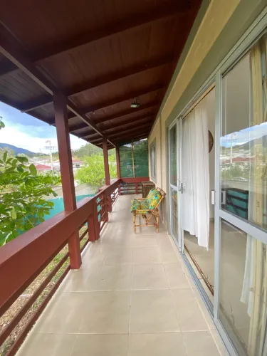 Casa à venda na estrada geral de Caldas da Imperatriz. 