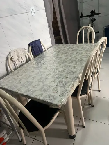 Mesa de 6 cadeiras de ferro 