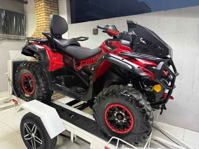 BRP Can-Am Outlander MAX 570 4X4 Quadriciclo 2023