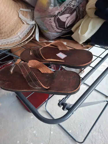 Chinelo de couro 43
