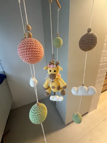 Mobile de crochê para berço 