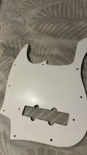 Escudo baixo jazz 4 cordas branco