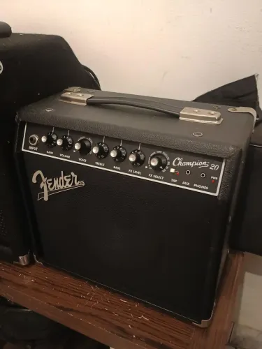 Cubo Amplificador Guitarra Fender Champion 20