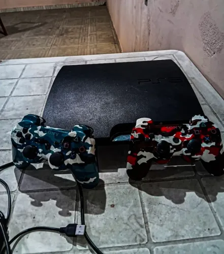 PS3 SLIM SEMI NOVO + 2 CONTROLES + JOGOS ORIGINAIS 