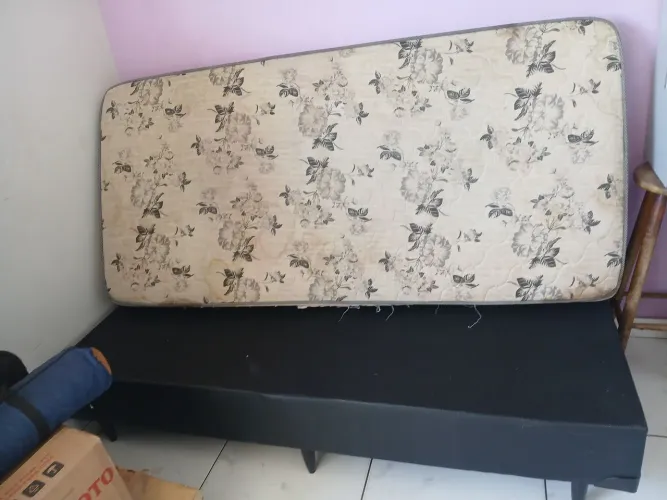 CAMA BOX SOLTEIRO COM COLCHÃO 350,00