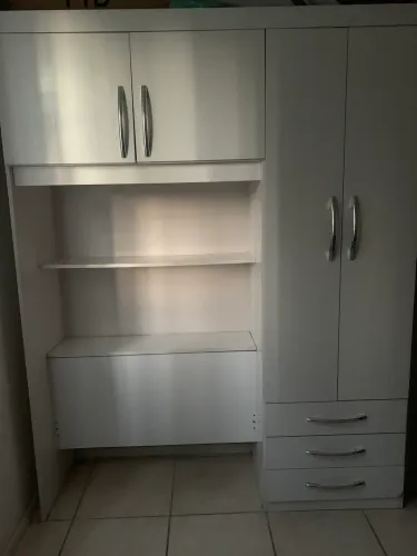 Vendo armário de quarto de solteiro 