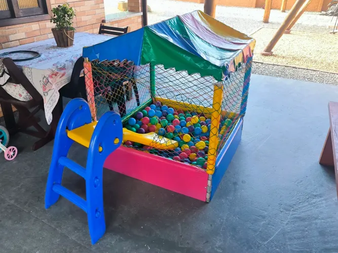 Piscina de Bolinhas, Escorregador e Tatame