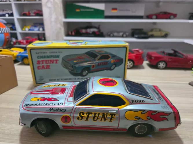 Brinquedo antigo Japonês Stunt Car Champion- Vintage colecionador