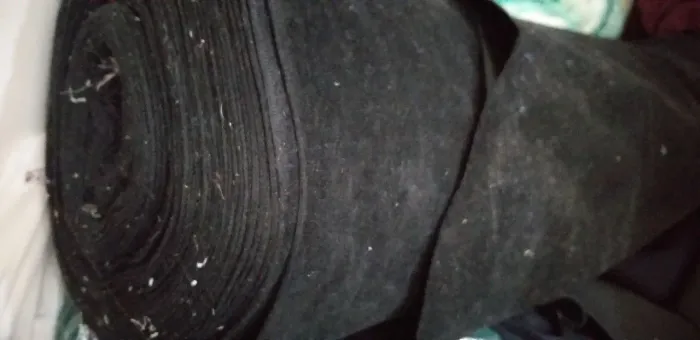Tecido plano preto, cerca de 18 metros.