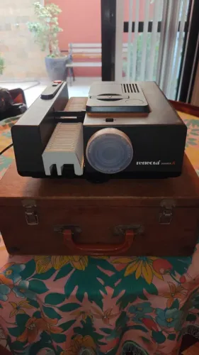 Projetor de Slides Alemão Reflecta Diamator A Modelo/Tipo 1001PERFEITO ESTADO 1980