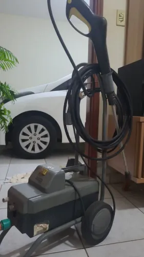 Maquina lavadora de alta pressão(Kärcher),de uso intensivo modelo(HD585),Usada por 8 meses