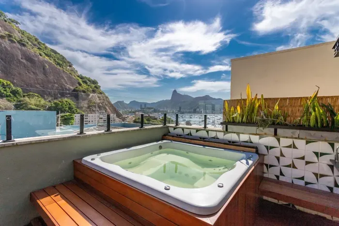 Duplex para aluguel possui 120 metros quadrados com 2 quartos em Urca - Rio de Janeiro - R