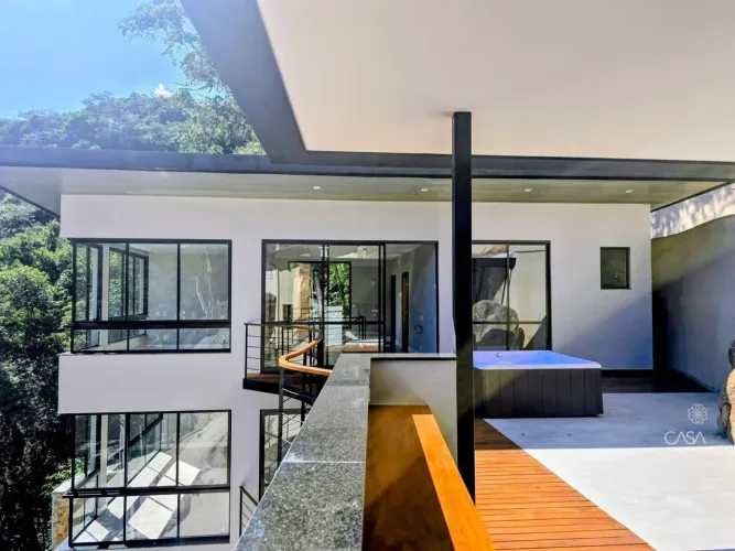 Uma casa entre as montanhas/Arquitetura, conforto e natureza em perfeita harmonia!