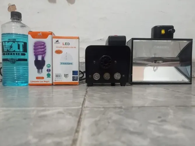 KIT DE ILUMINAÇÃO + MÁQUINA DE FUMAÇA - R$ 350 *