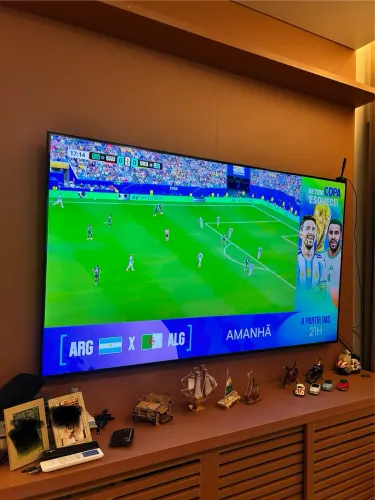 Vende-se televisão 70 polegadas