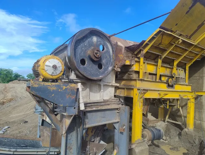 Britador 6240 com peneira, esteiras e alimentadores. 
