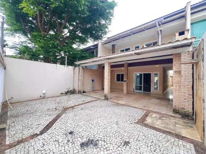 Casa Duplex com 4 suites, terreno 8x30 na Cidade dos Funcionarios