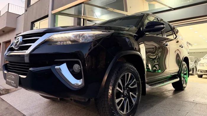 Toyota Hilux SW4 SRX 4X4 2.8 TDI 16V Dies. Aut. 2017