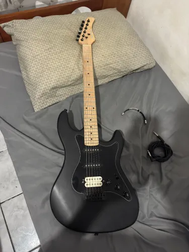 Vendo guitarra stratocaster no precinho