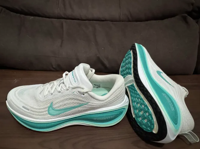 Nike Vomero Plus seminovo 40
