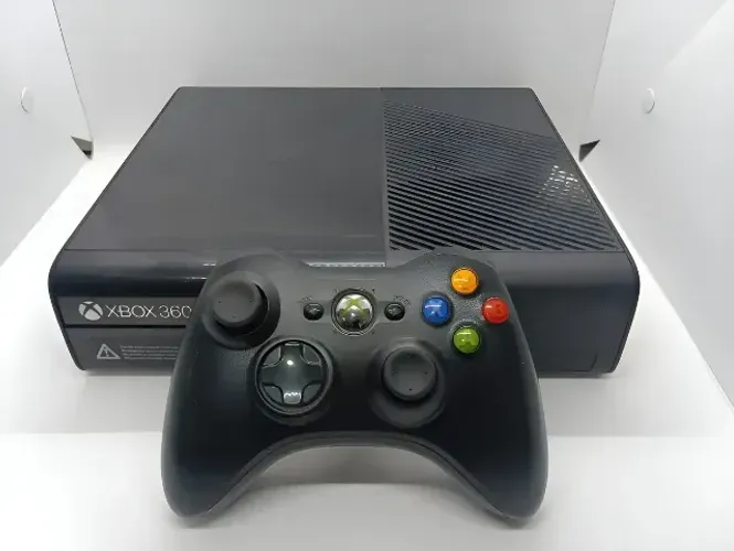 Xbox 360 com fonte e controle original + HD de 250GB com 25 jogos selecionados