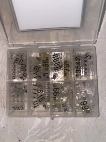 Precário para vitrine acrílico