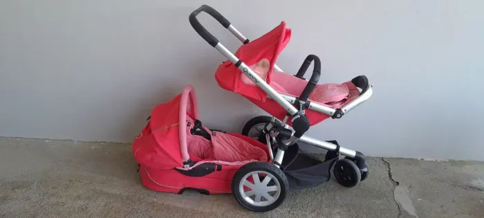 Vendo carrinho de bebê QUINNY com Moisés+ Bebê conforto