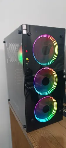 Ryzen 3 3200g, 8 Gigas, SSD 120 + HD 320