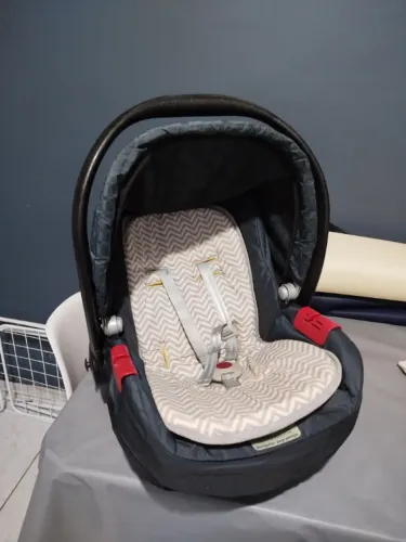 Bebê Conforto Burigotto com Capota e Cinto de Segurança - Usado