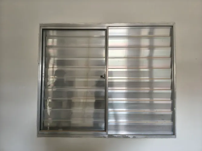 Janela veneziana 3 folhas