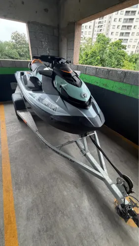 Vendo jetski Sea-Doo 2023 GTI 170 com 78horas de uso acompanha carretinha