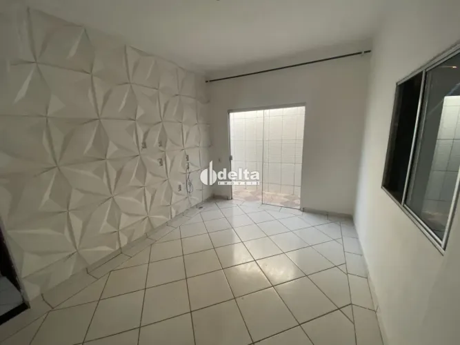 Casa com 3 quartos sendo 1 suíte disponível ara locação bairro Santa Mônica Uberlândia-MG