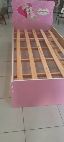 Cama infantil moranguinho com cama auxiliar