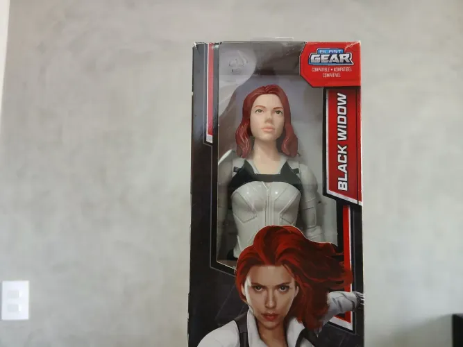 Boneco Black Widow 30cm