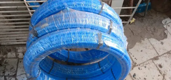 Vendo rolo de cano azul pider com 50 metros