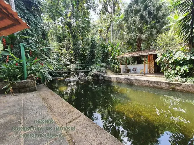 Casa com piscina e cascata de água da nascente em Penedo RJ