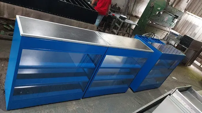 Balcão expositor para ferragista com colméia em Aço. Leia a descrição!