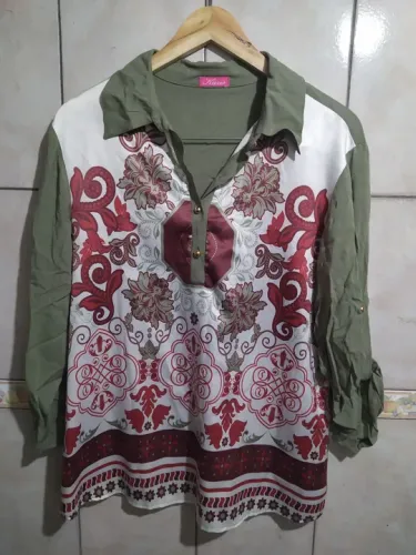 Camisa feminina estampada tamanho g