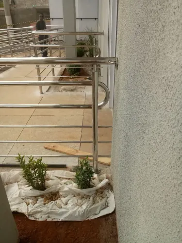 CORRIMÃO E FABRICAÇÃO DE PEÇAS EM AÇO INOX