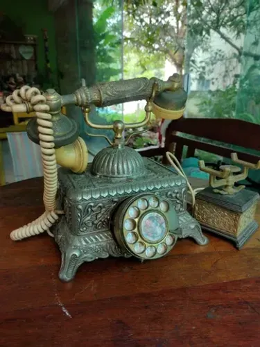 Telefone Antigo - Uma Relíquia de Decoração Exclusiva (Raridade)