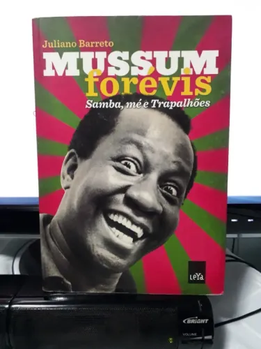 Livro Mussum Forévis - Samba, mé e Trapalhões - em ótimo estado