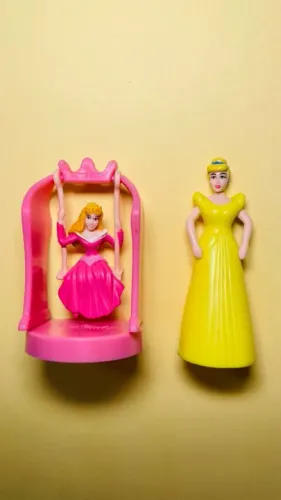 Princesa Aurora Bela Adormecida altura 4 cm + Cinderella altura 5 cm - lote miniaturas