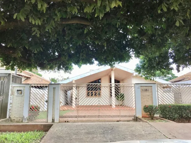 Sobrado à venda, 8 quartos, 4 vagas, Vila Bandeirante - Campo Grande/MS
