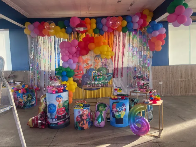 Kit painel redondo - Tema Divertidamente