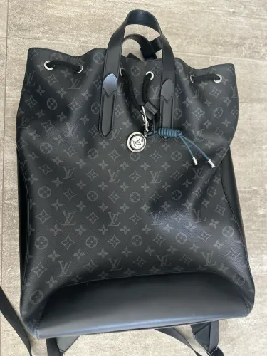 Oportunidade única! Mochila original Louis Vuitton Christopher MM!