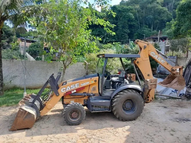 RETROESCAVADEIRA CASE 580N 2018