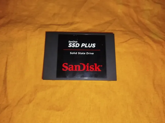 SSD PLUS SanDisk